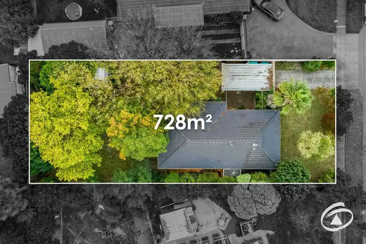 Second view of Homely house listing, 8 Hermitage Rise, Narre Warren VIC 3805