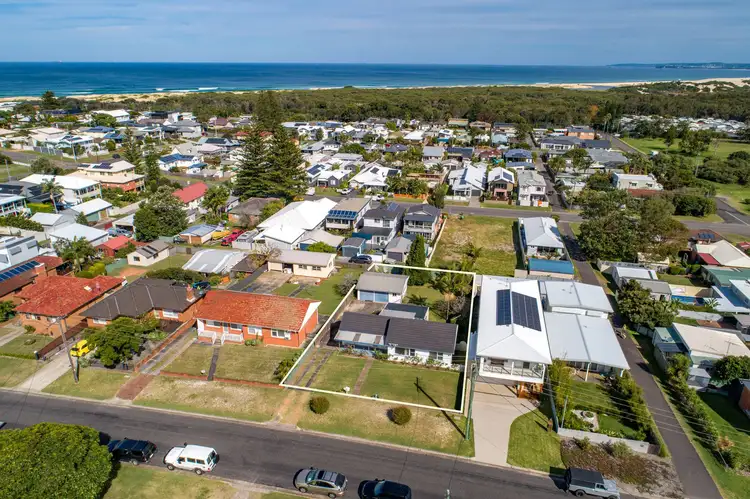 6 Stokes Street, Redhead NSW 2290