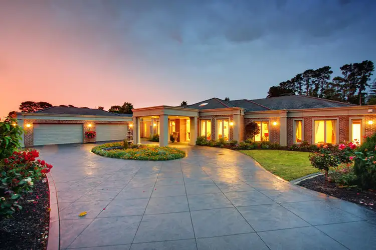 8 Tiffany Grove, Templestowe VIC 3106