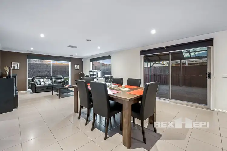 Fifth view of Homely house listing, 7 Peisley Crescent, Cranbourne East VIC 3977