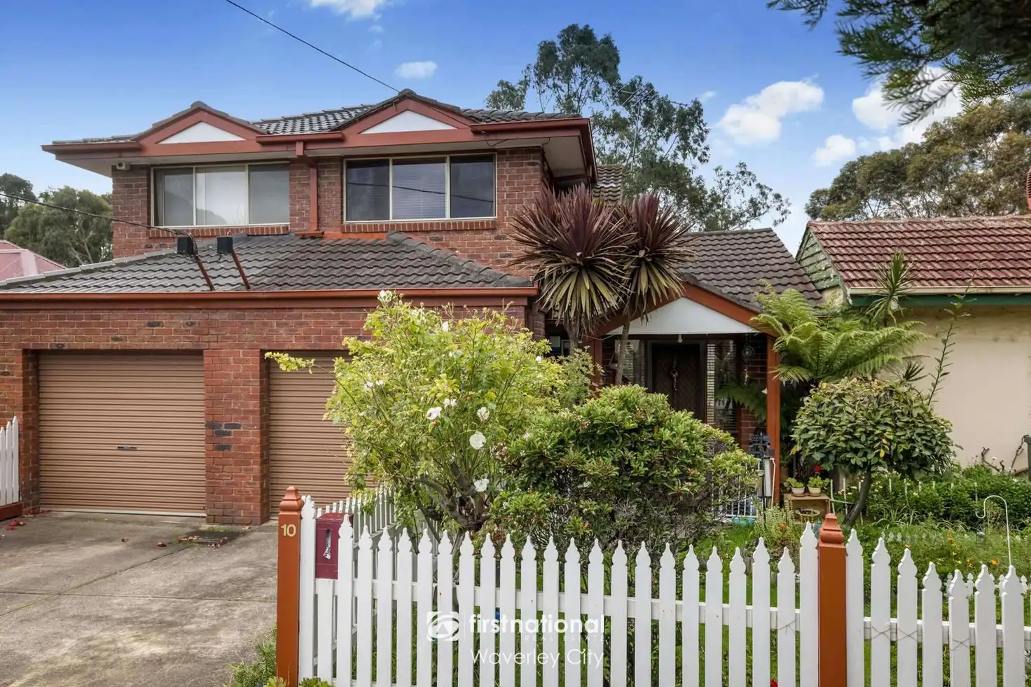 Main view of Homely townhouse listing, 10 Cudgee Court, Ashwood VIC 3147