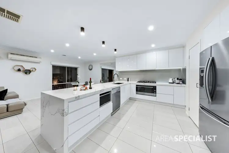 Sixth view of Homely house listing, 2 Coen Place, Caroline Springs VIC 3023