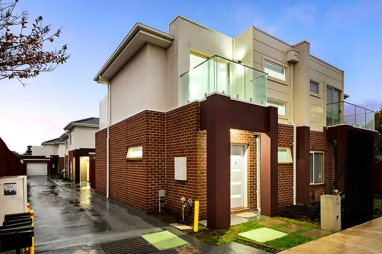 2/49 Stawell Street, Cranbourne VIC 3977