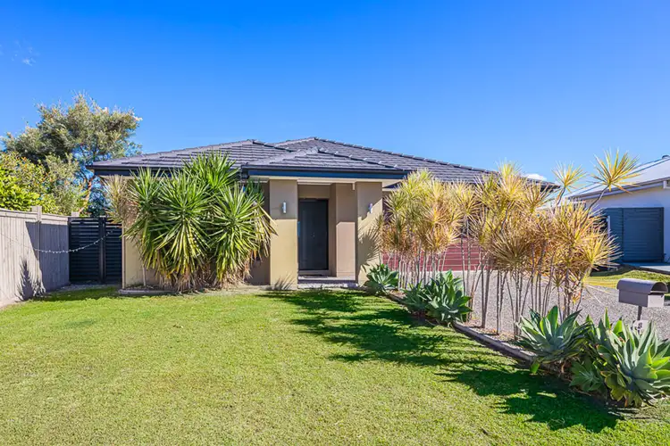 8 Clubrush Court, Banksia Beach QLD 4507