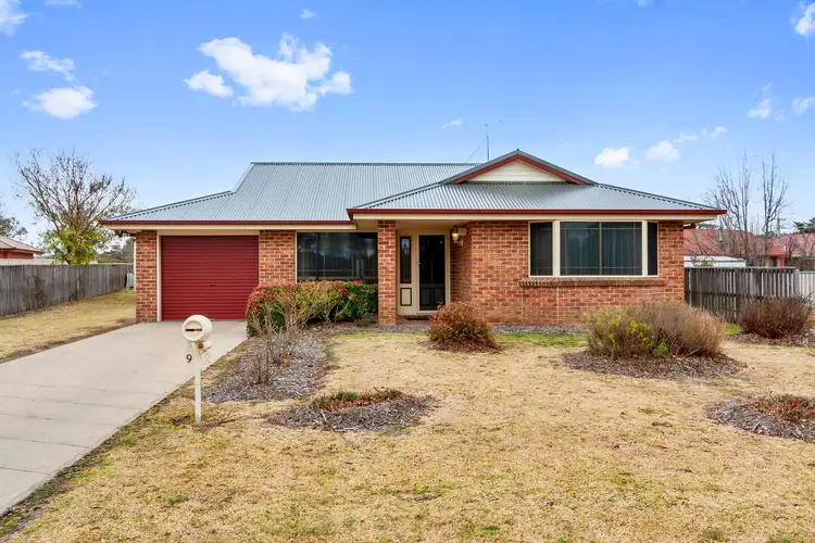 9 Samuelson Crescent, Armidale NSW 2350