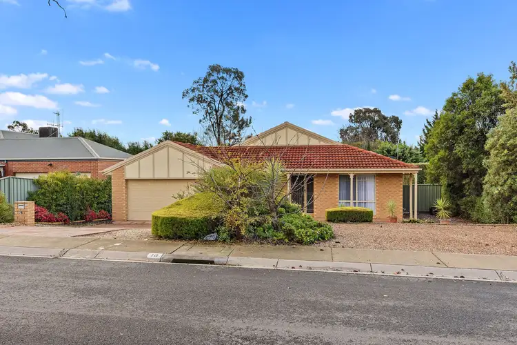 16 Ellesmere Terrace, Strathdale VIC 3550