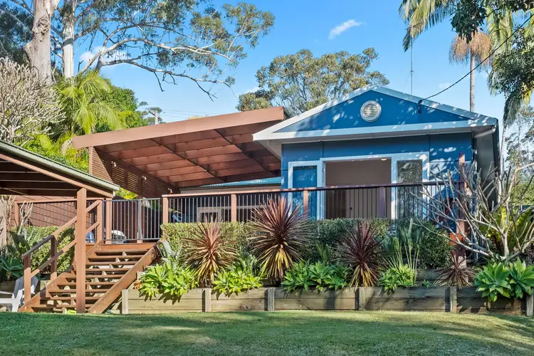 6 Lakeside Drive