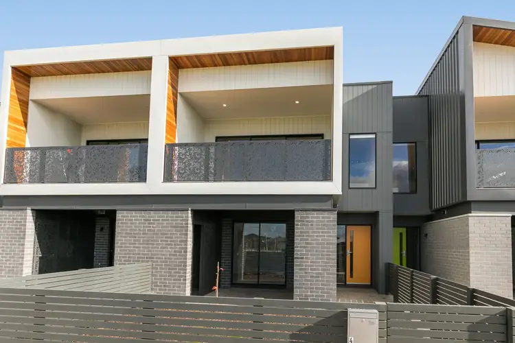 10 Helmsman Walk, Point Cook VIC 3030