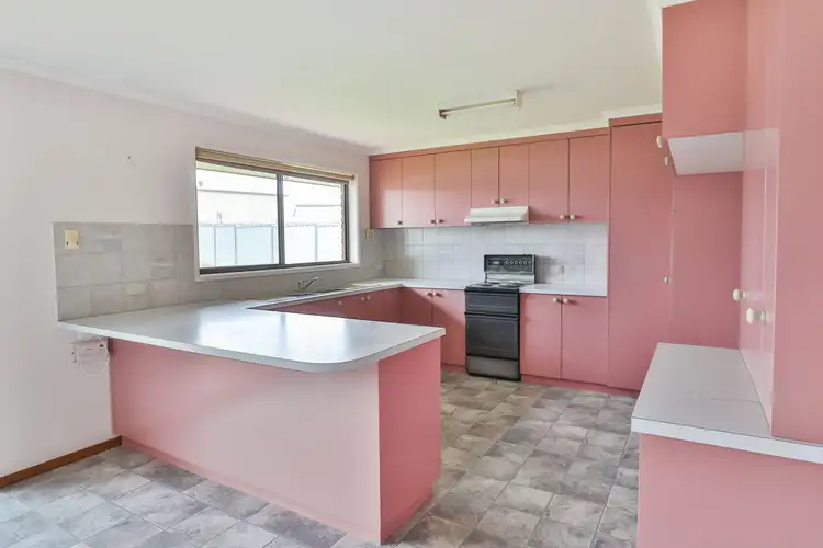 Fifth view of Homely house listing, 7 Chancellor Court, Red Cliffs VIC 3496