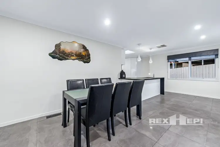 Fourth view of Homely unit listing, 9 Sydney Parkinson Avenue, Endeavour Hills VIC 3802