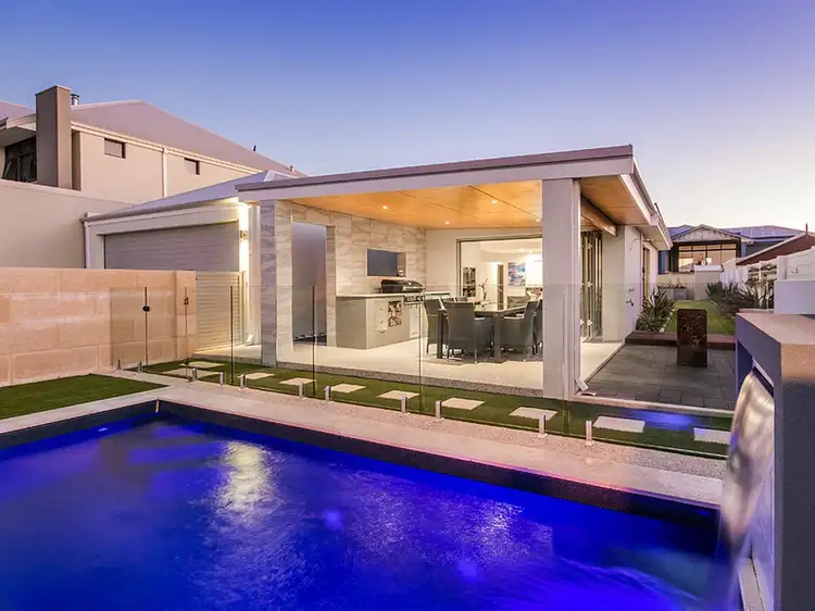 10 Frigate Way, Wannanup WA 6210