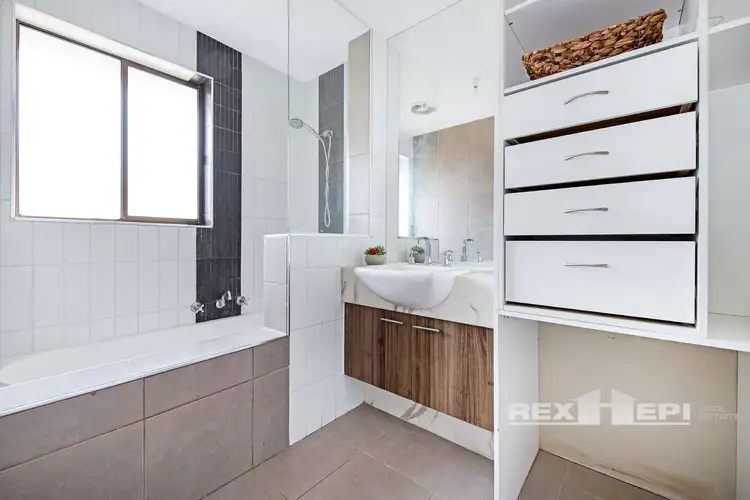 Sixth view of Homely house listing, 6 Thomas Crescent, Cranbourne VIC 3977