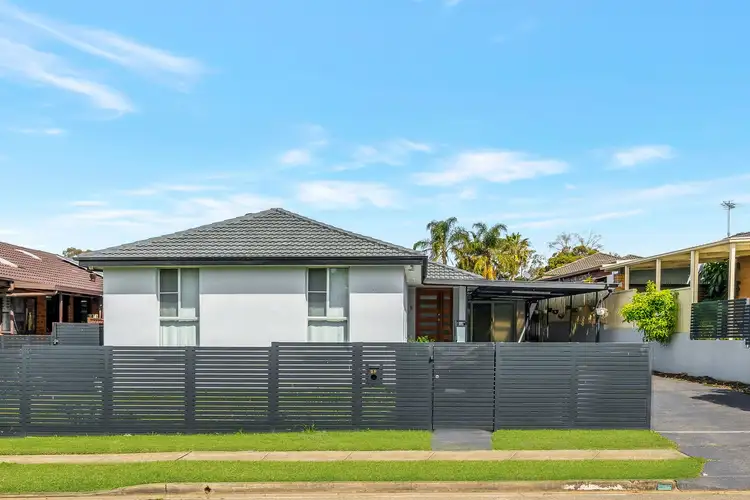 28 Roland Street, Bossley Park NSW 2176