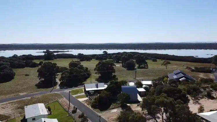11 Chalet Vale, Preston Beach WA 6215