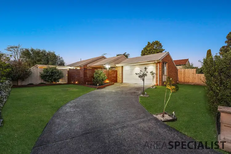 15 Brentwood Drive, Cranbourne North VIC 3977