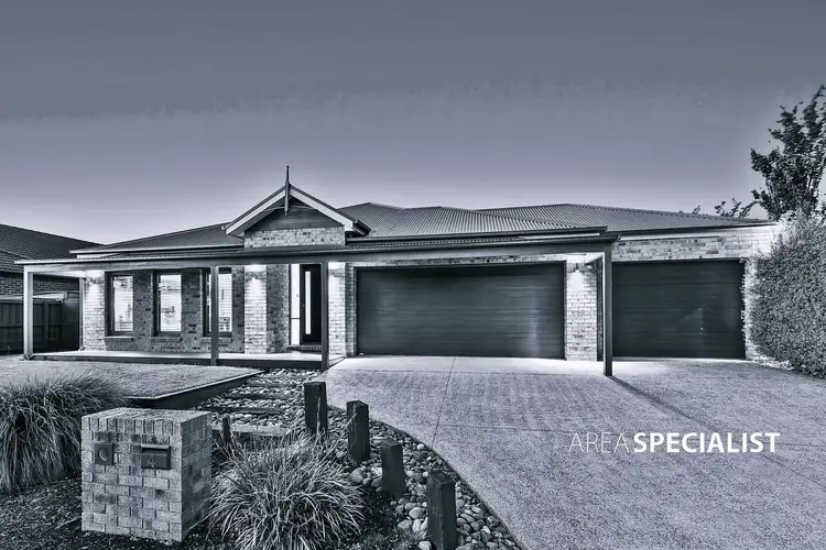 4 Fanfare Close, Berwick VIC 3806