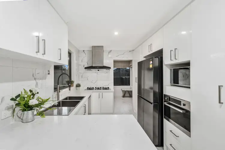 Fifth view of Homely house listing, 2 Allawah Close, Keysborough VIC 3173