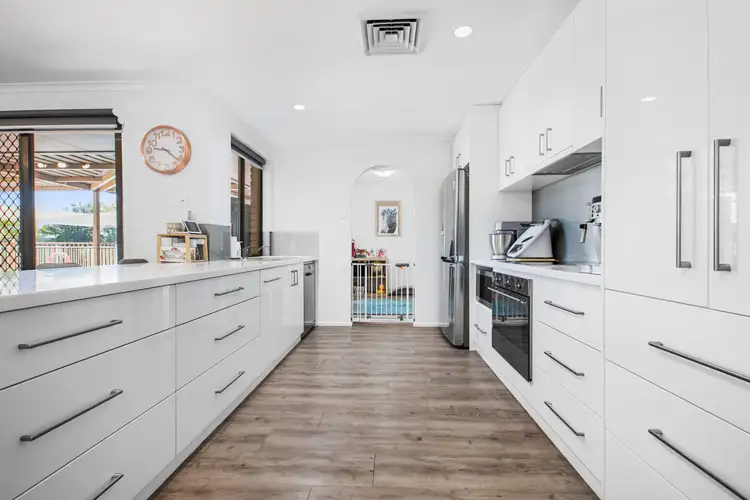 4 Shimmon Place, Pegs Creek WA 6714