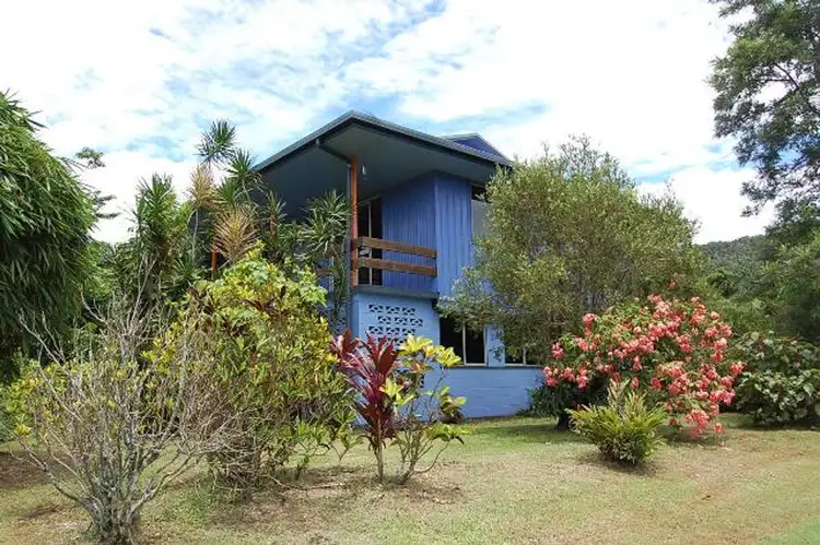 2 BINDON, Flying Fish Point QLD 4860