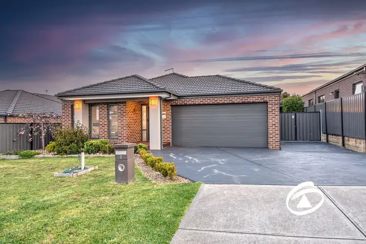8 Albert Circuit, Pakenham VIC 3810