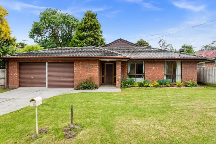 18 Rosedale Crescent, Ringwood East VIC 3135