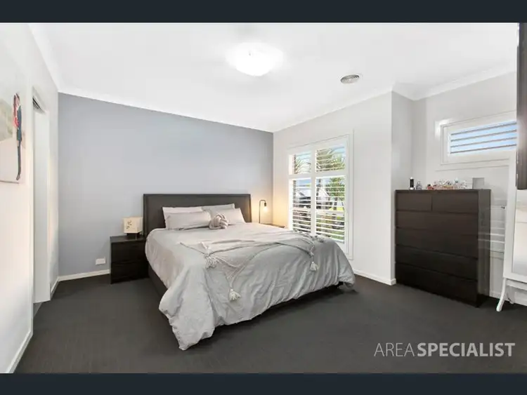 2 Eros Crescent, Cranbourne West VIC 3977