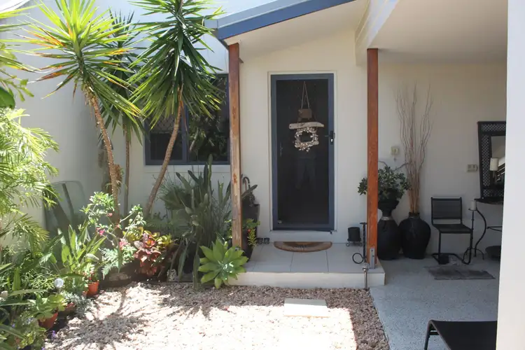 1 & 2/10 Coolum Court, Blacks Beach QLD 4740