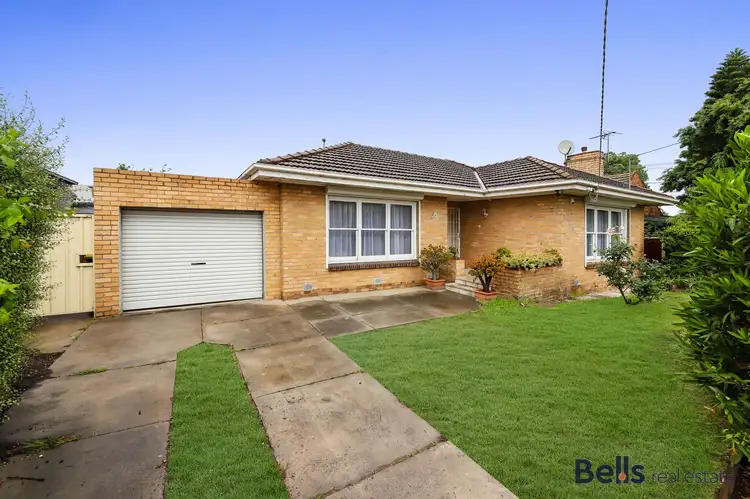 18 Hampshire Road, Sunshine VIC 3020