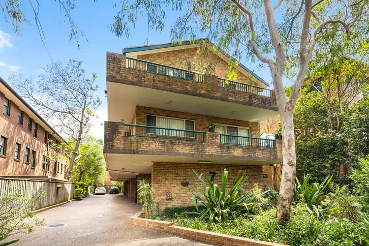 7 Robert Street