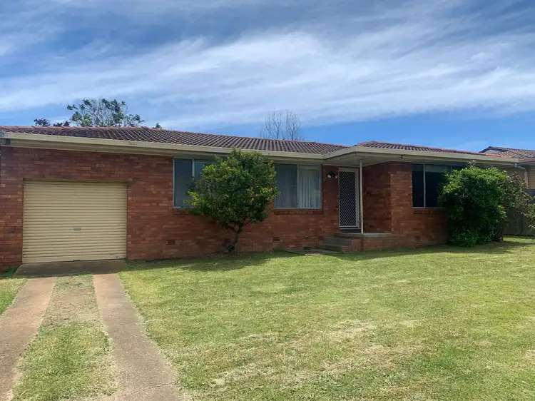 4 Lindsay Avenue