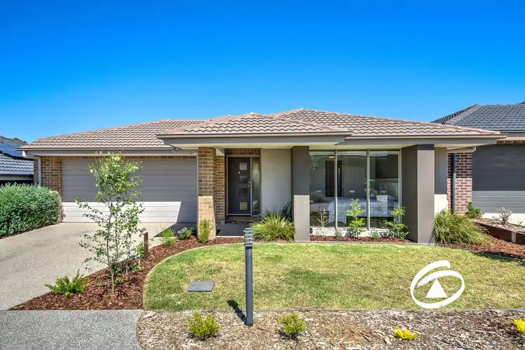 Main view of Homely townhouse listing, 2/5 Kerry Place, Garfield VIC 3814
