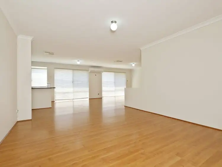 Seventh view of Homely house listing, 2 Rutherglen Circle, Kinross WA 6028