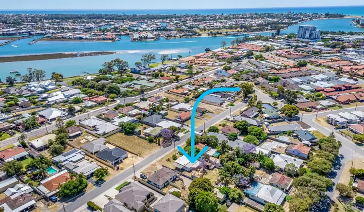 12 Loxton Street, Dudley Park WA 6210