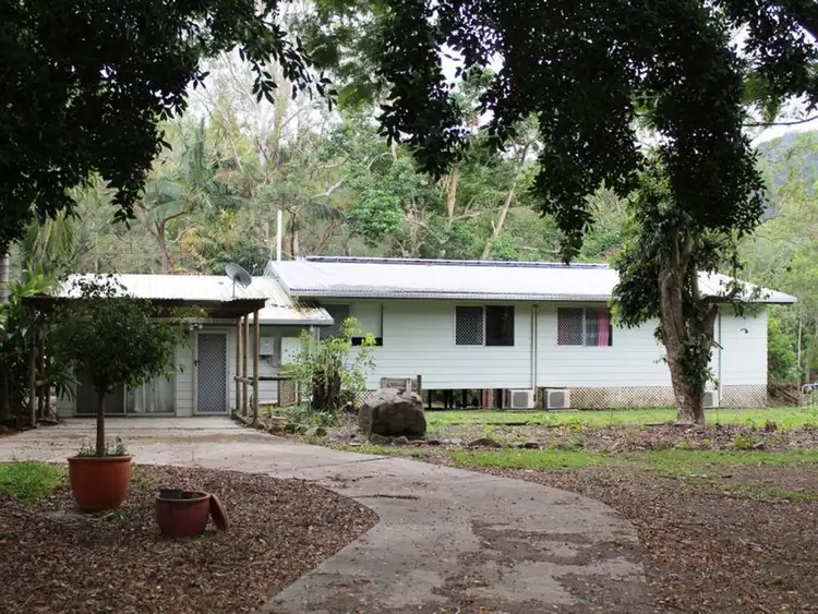 286 Middle Creek Road, Sarina QLD 4737