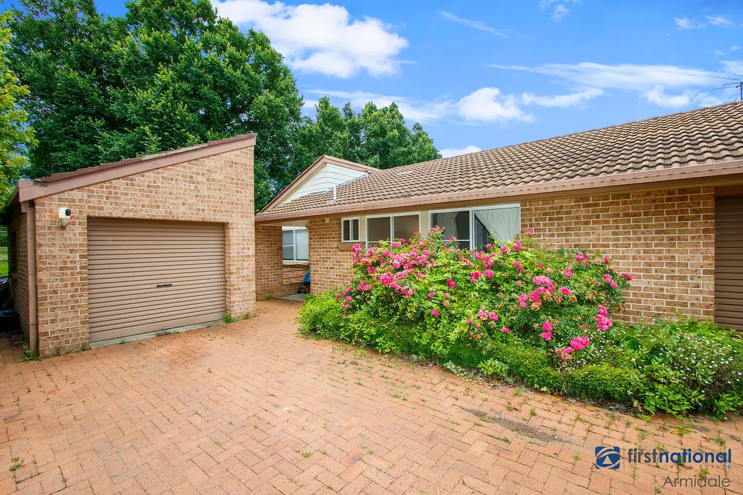 Main view of Homely villa listing, 2/33 The Avenue, Armidale NSW 2350