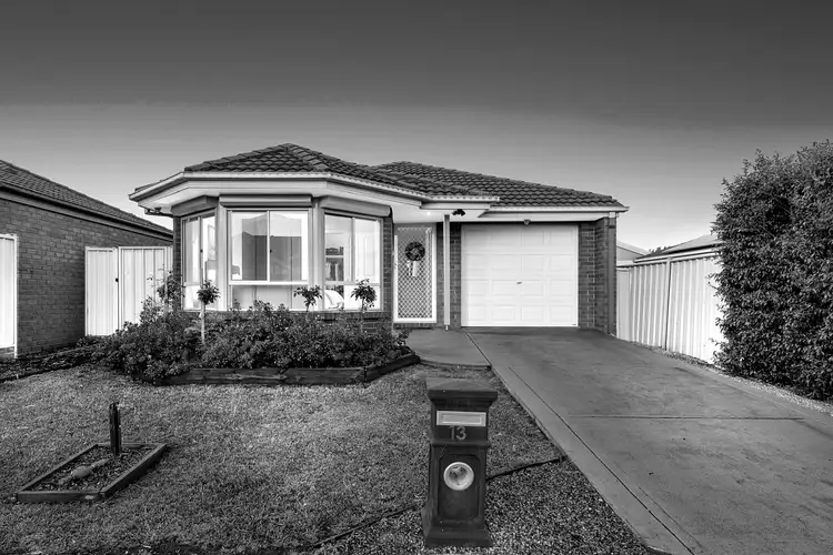 13 Lauffre Walk, Caroline Springs VIC 3023