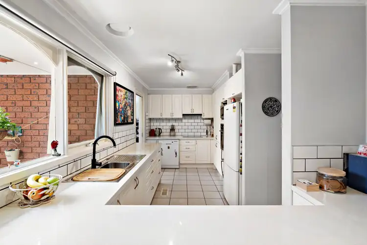 4 Colonial Close, Wheelers Hill VIC 3150