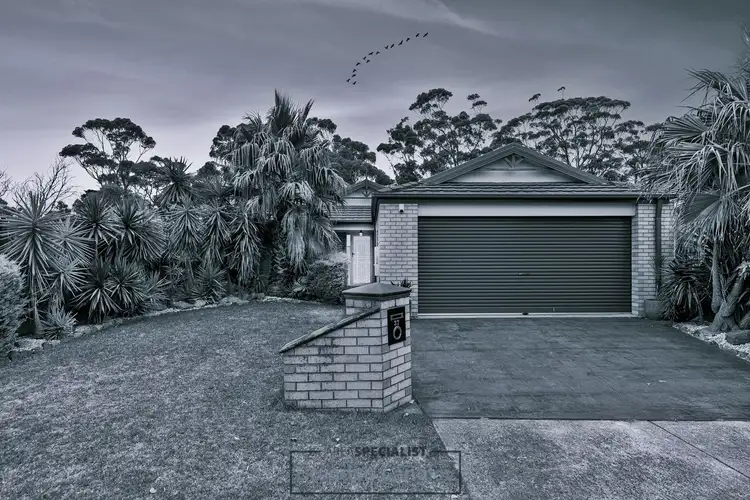 37 Wakenshaw Crescent, Pakenham VIC 3810