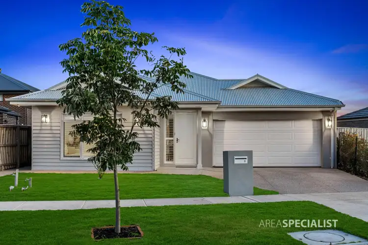 Fourth view of Homely house listing, 8 Sugarloaf Grove, Werribee VIC 3030