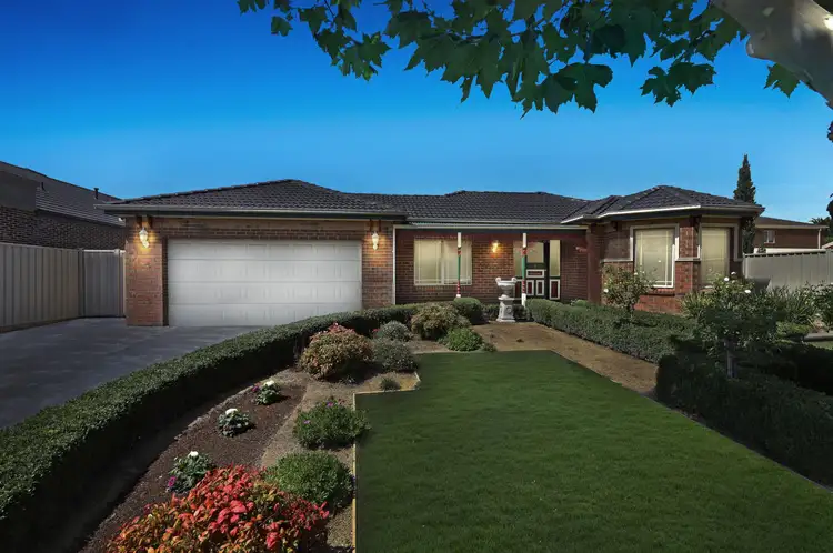 27 Balonne Close, Taylors Lakes VIC 3038
