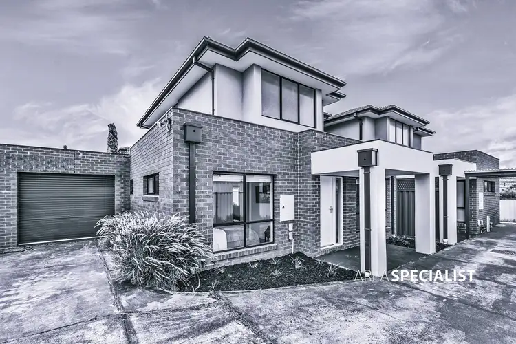 2/10 Sunrise Court, Springvale South VIC 3172