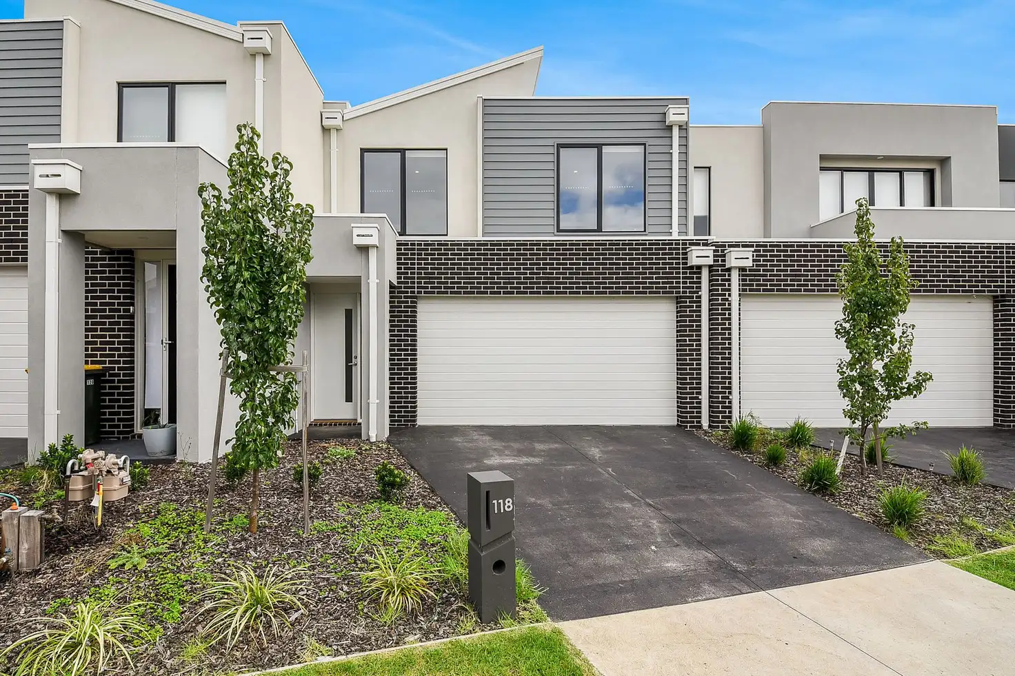 Main view of Homely townhouse listing, 118 Willow Glen Boulevard, Cranbourne VIC 3977