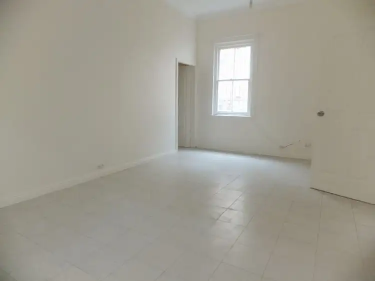 Rear 11 Queen Victoria Street