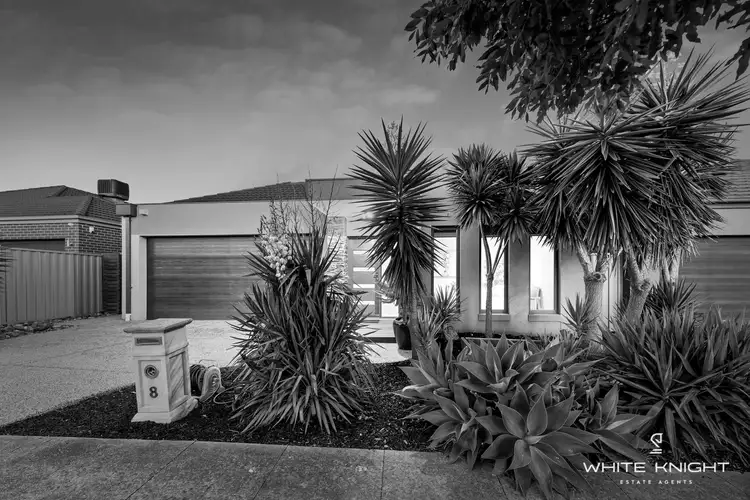 8 Mount Way, Caroline Springs VIC 3023