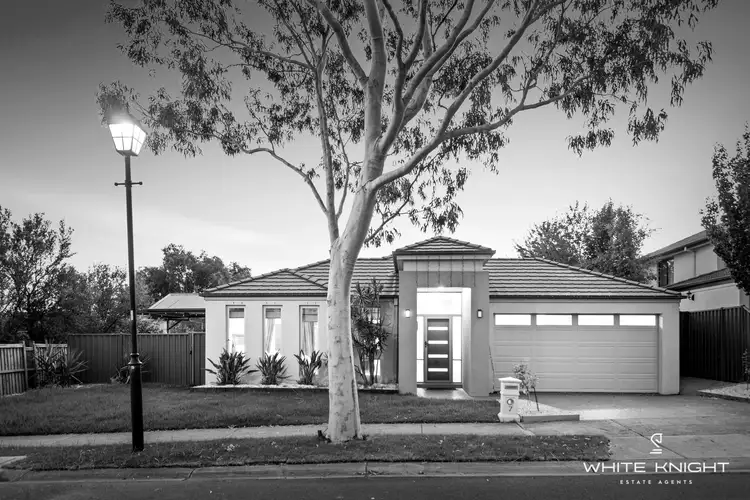 7 Gill Place, Caroline Springs VIC 3023