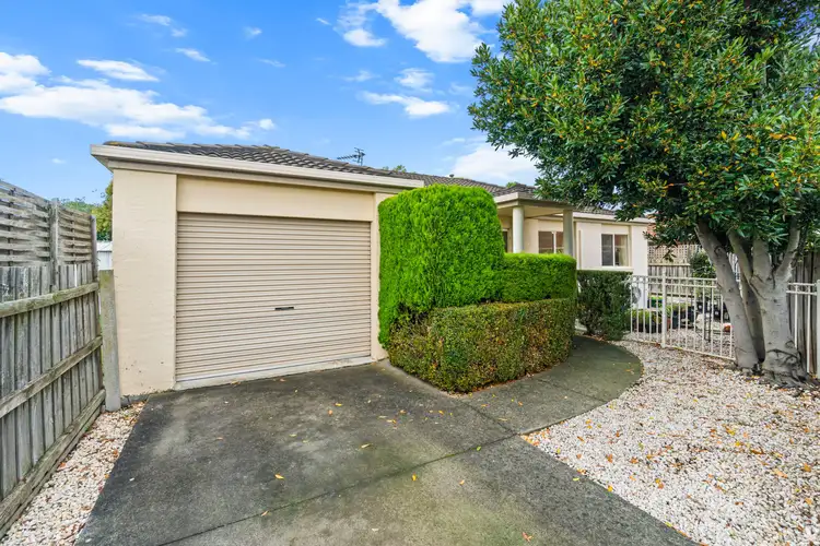 2/9 Chestnut Avenue, Morwell VIC 3840
