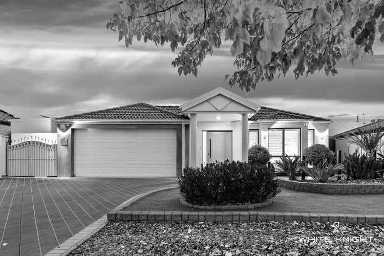 5 Nullarbor Place, Caroline Springs VIC 3023