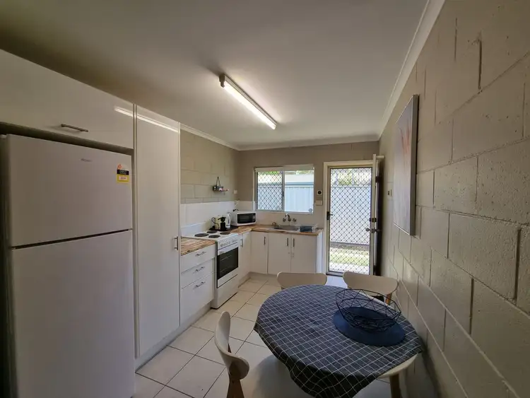 2/379 Mayers Street, Edge Hill QLD 4870