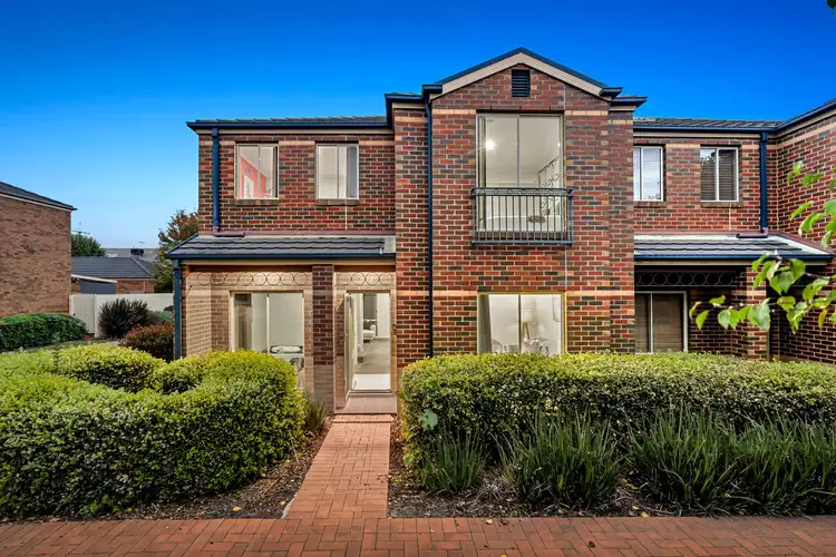18 Kirren Close, Cranbourne VIC 3977