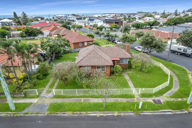 198 Fullerton Street, Stockton NSW 2295